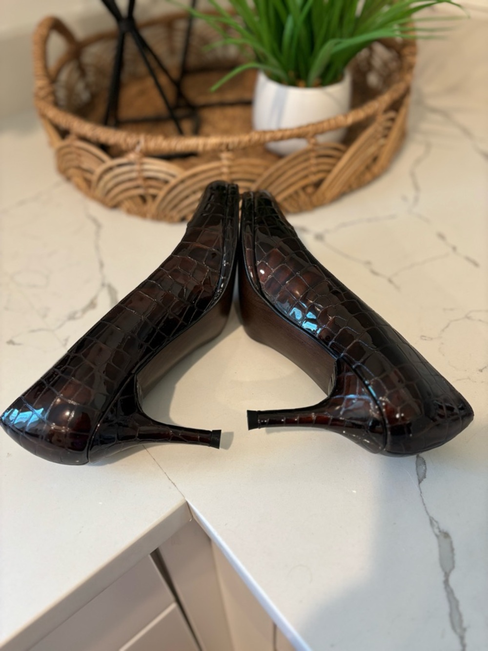 Stuart Weitzman NEW in Box Muse Fudge Sioux Crocodile Heel Pump Womens 7 - Picture 15 of 16